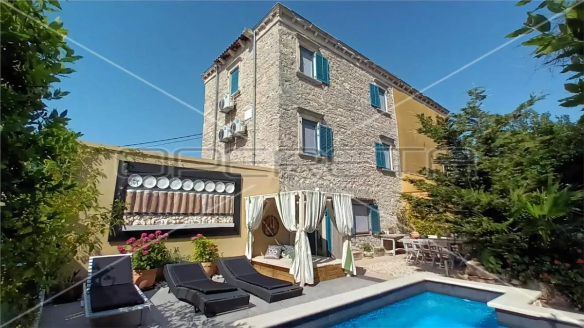 Chalet Pareado con Piscina en Venta en Marcana, Istria, Croacia - foto 1