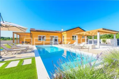Single-Storey Villa with Pool for Sale in Svetvincenat, Croatia - Svetvincenat