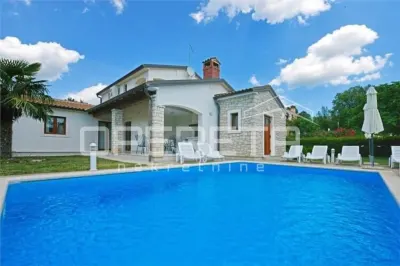 Villa Unifamiliar con Piscina en Venta en Tinjan, Croacia - Tinjan
