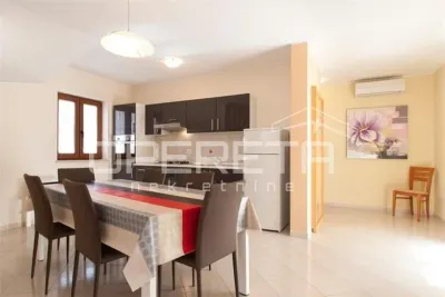 Villa Unifamiliar con Piscina en Venta en Tinjan, Croacia - foto 2