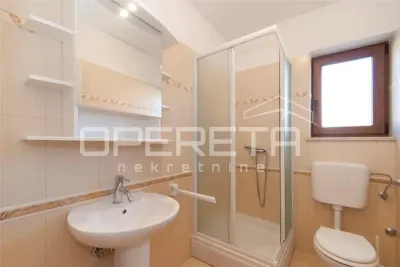 Villa Unifamiliar con Piscina en Venta en Tinjan, Croacia - foto 11