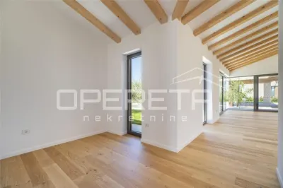 Villa de Lujo en Venta en Brtonigla, Istria, Croacia - foto 24