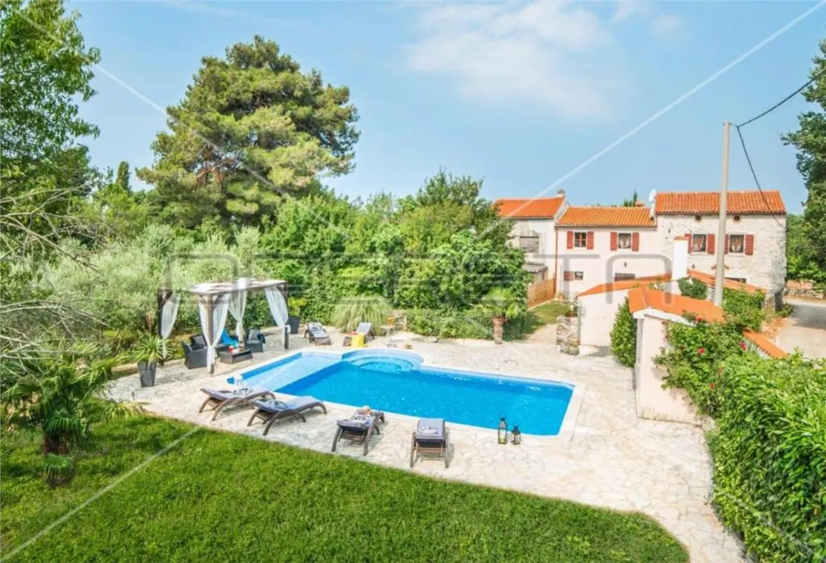 Villa de Piedra Rústica en Venta en Marcana, Istria, Croacia - foto 1
