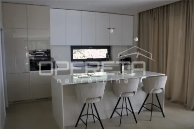 Villa Moderne avec Piscine et Oliveraie à Vendre à Dubravka, Croatie - foto 16