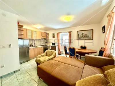 Casa con Tres Apartamentos en Venta en Betina, Croacia - foto 11