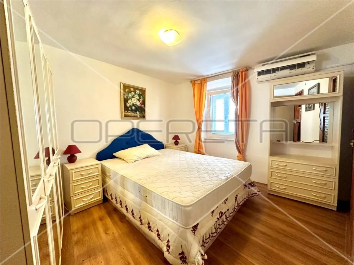 Casa con Tres Apartamentos en Venta en Betina, Croacia - foto 12
