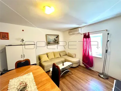 Casa con Tres Apartamentos en Venta en Betina, Croacia - foto 15
