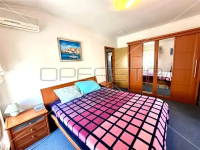 Casa con Tres Apartamentos en Venta en Betina, Croacia - foto 19