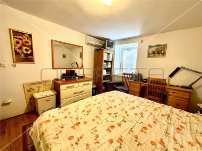 Casa con Tres Apartamentos en Venta en Betina, Croacia - foto 7