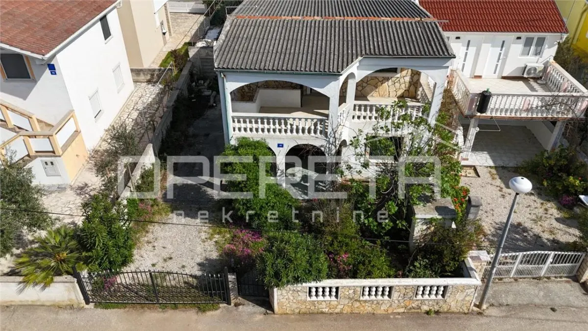 Villa con Dos Apartamentos en Venta en Vir, Croacia - foto 1