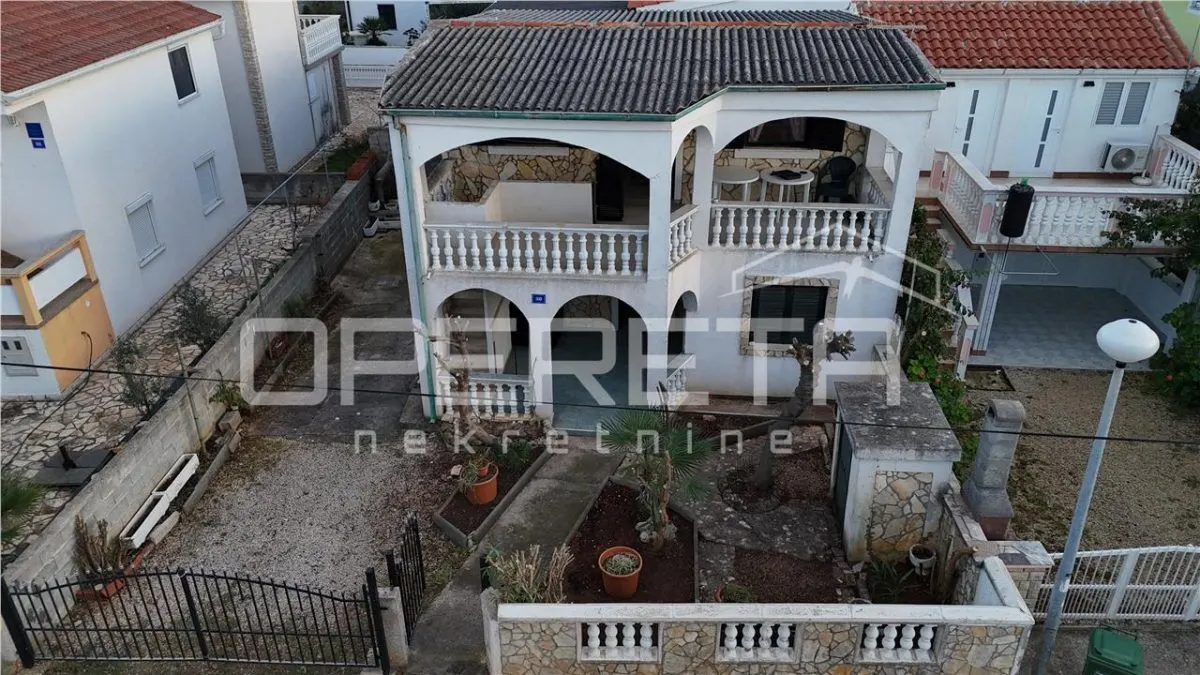 Villa con Dos Apartamentos en Venta en Vir, Croacia - foto 15