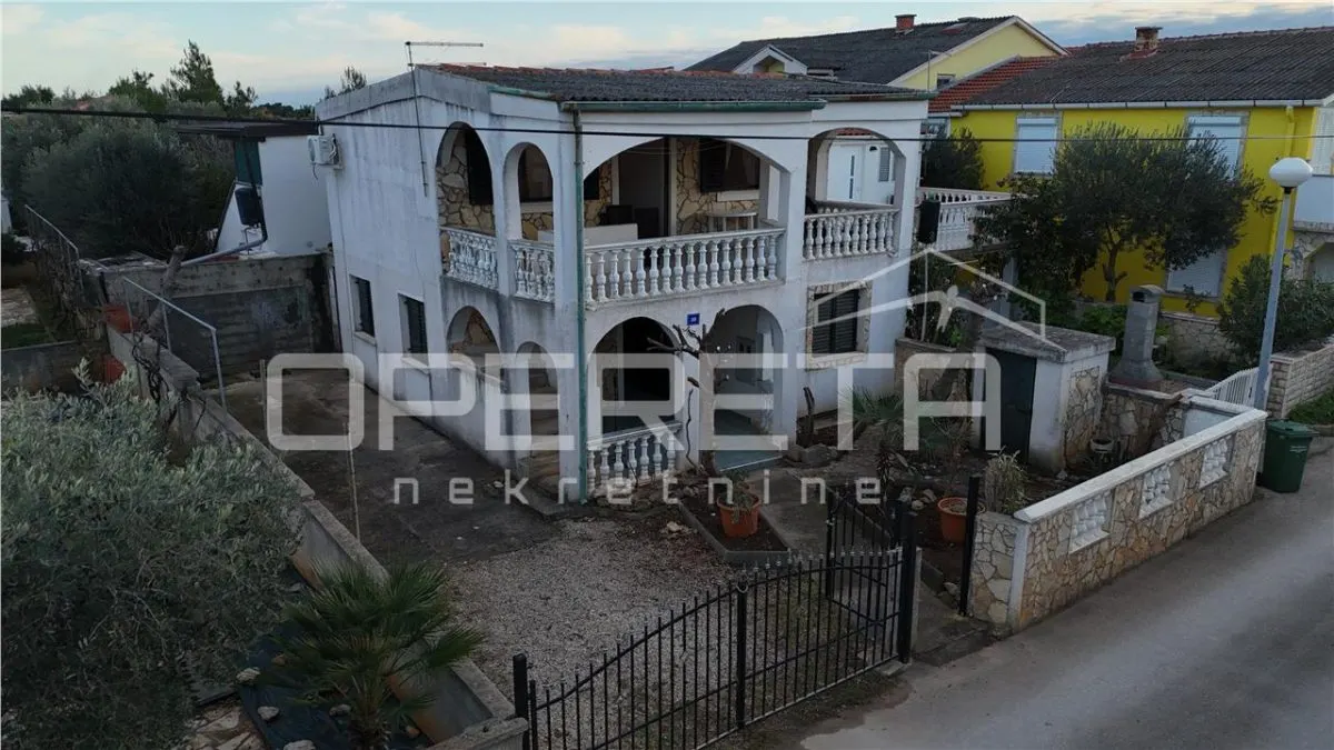 Villa con Dos Apartamentos en Venta en Vir, Croacia - foto 16