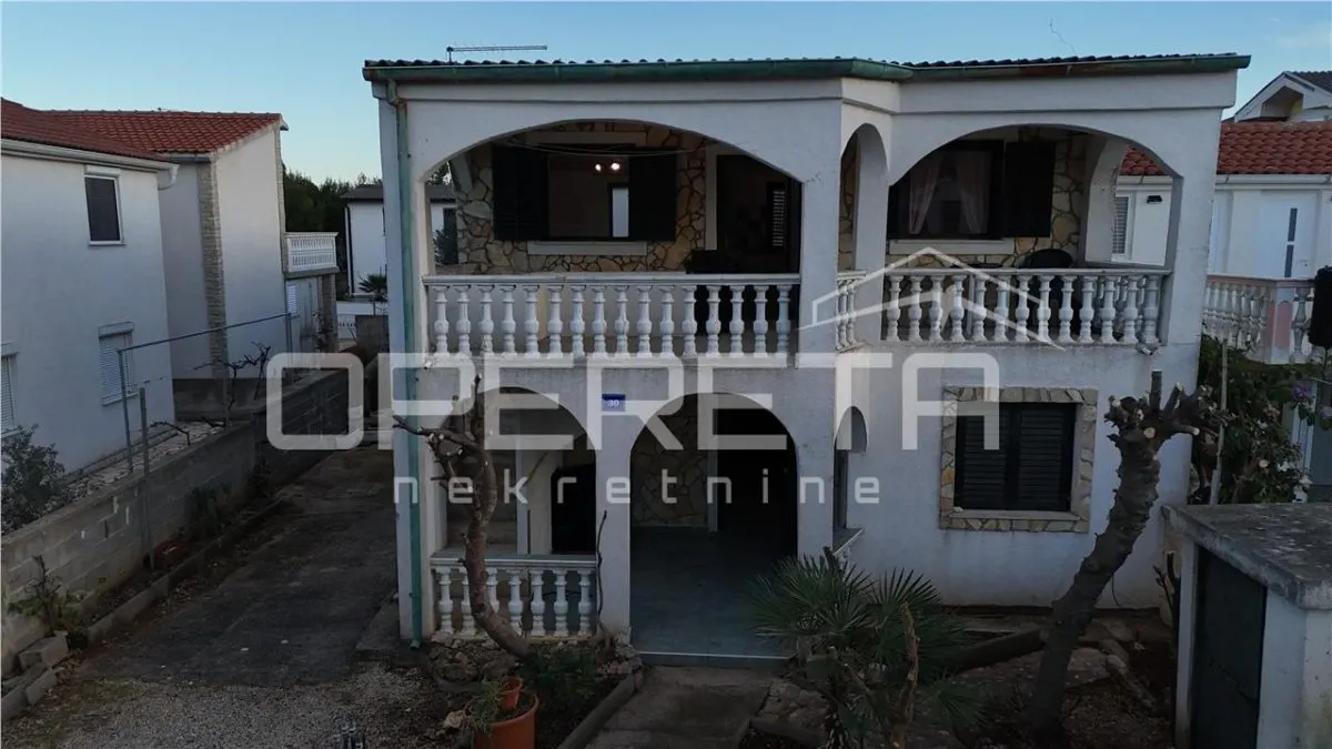 Villa con Dos Apartamentos en Venta en Vir, Croacia - foto 17