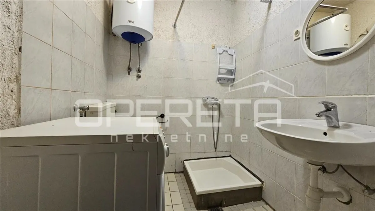 Villa con Dos Apartamentos en Venta en Vir, Croacia - foto 8