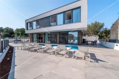 Villa de Lujo Independiente en Venta en Rovinj, Croacia - foto 2