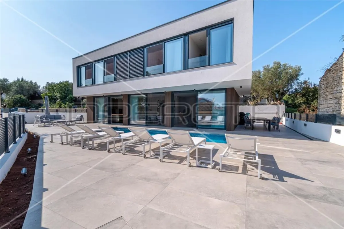 Villa de Lujo Independiente en Venta en Rovinj, Croacia - foto 2