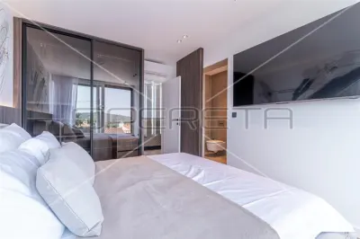 Villa de Lujo Independiente en Venta en Rovinj, Croacia - foto 11