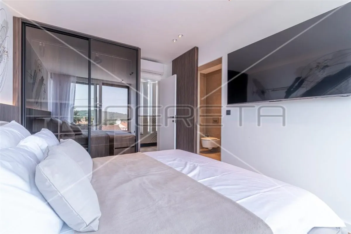 Villa de Lujo Independiente en Venta en Rovinj, Croacia - foto 11