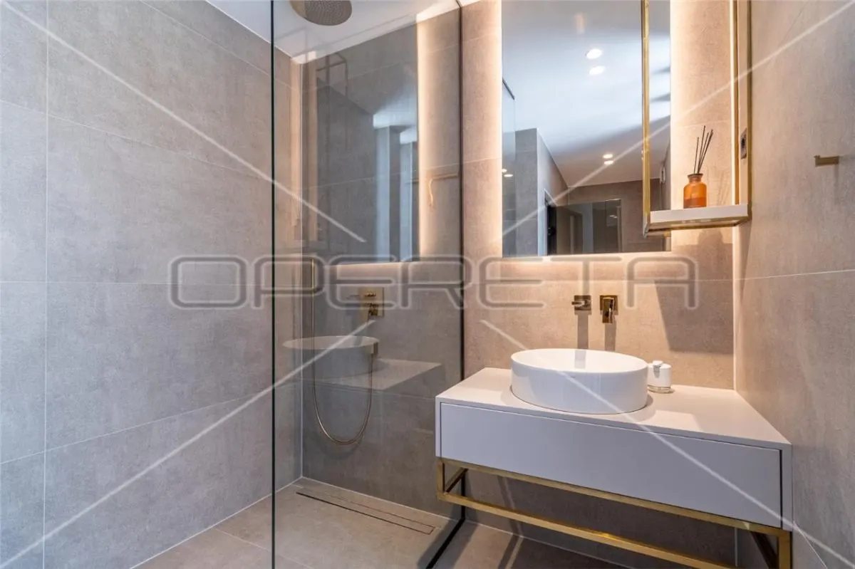 Villa de Lujo Independiente en Venta en Rovinj, Croacia - foto 12