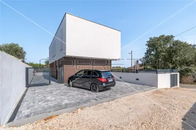 Villa de Lujo Independiente en Venta en Rovinj, Croacia - foto 17