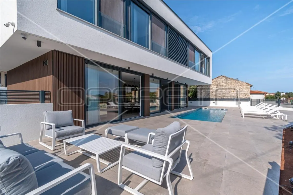 Villa de Lujo Independiente en Venta en Rovinj, Croacia - foto 3