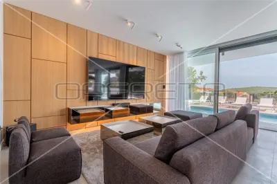 Villa de Lujo Independiente en Venta en Rovinj, Croacia - foto 5