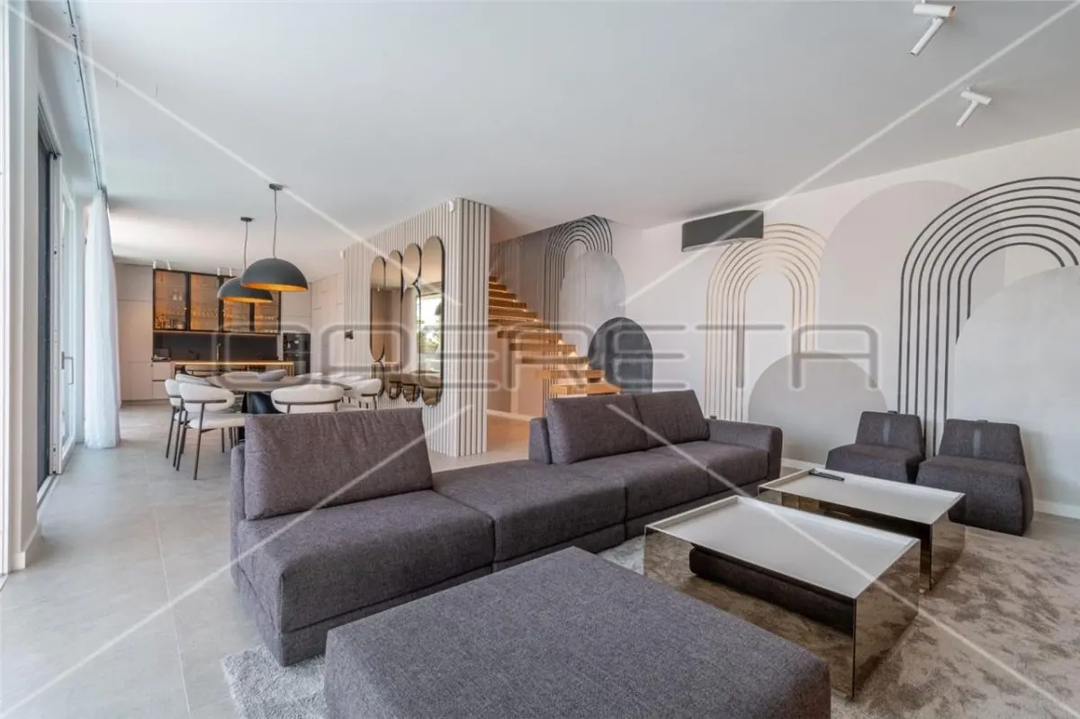 Villa de Lujo Independiente en Venta en Rovinj, Croacia - foto 6