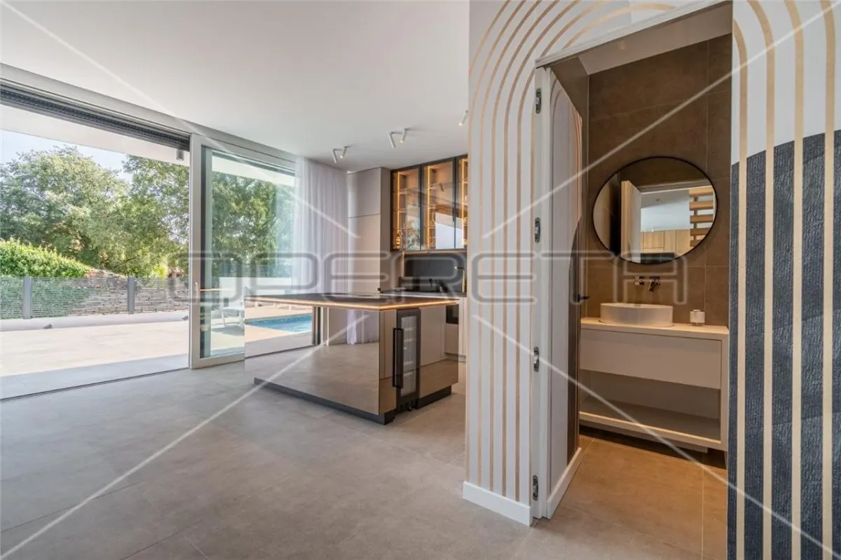 Villa de Lujo Independiente en Venta en Rovinj, Croacia - foto 7