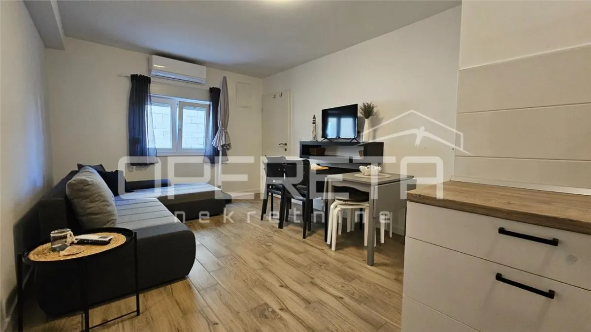 Villa Indépendante avec Quatre Appartements à Vendre à Vir, Croatie - foto 14
