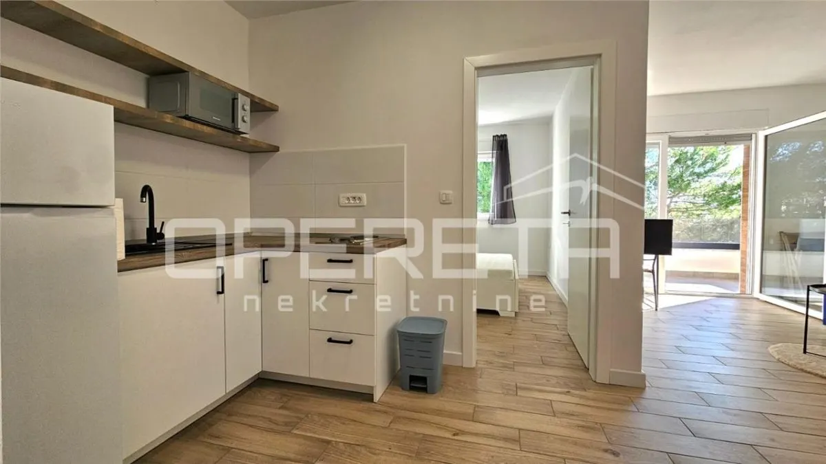 Villa Indépendante avec Quatre Appartements à Vendre à Vir, Croatie - foto 15