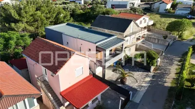 Villa Indépendante avec Quatre Appartements à Vendre à Vir, Croatie - foto 3