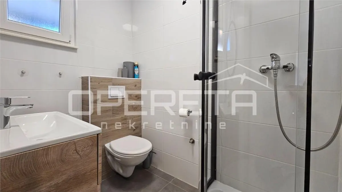 Villa Indépendante avec Quatre Appartements à Vendre à Vir, Croatie - foto 7