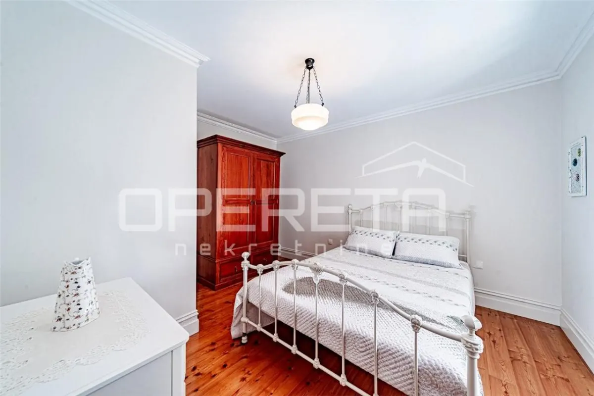 克罗地亚布拉托石砌别墅出售 – 车库和庭院 - foto 11
