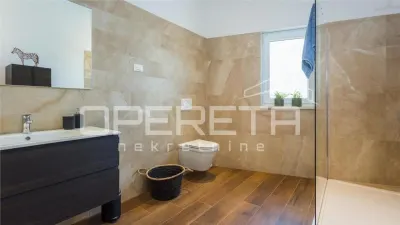Maison Mitoyenne Moderne avec Piscine à Vendre à Porec, Croatie - foto 13