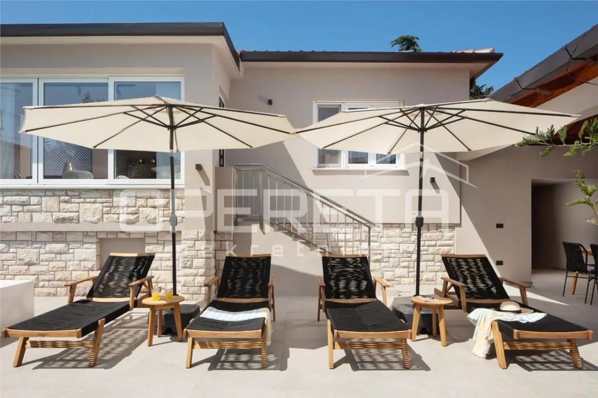 Villa Moderna con Piscina en Venta en Umag, Croacia - foto 1