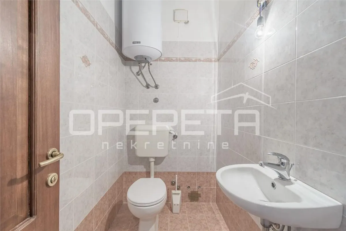Villa Familiar en Venta en Umag, Croacia – Tres Unidades Residenciales con Vistas al Mar - foto 12