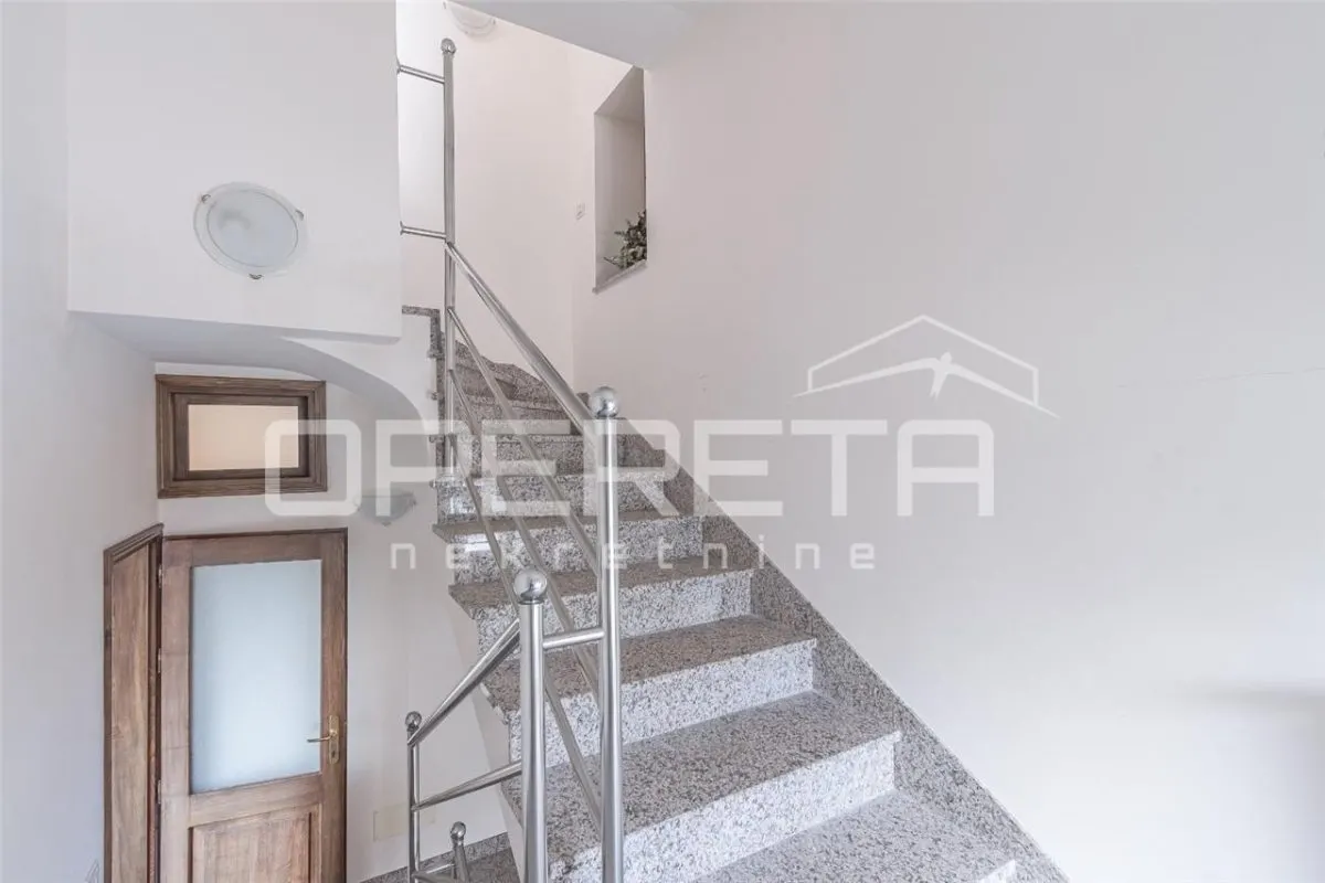 Villa Familiar en Venta en Umag, Croacia – Tres Unidades Residenciales con Vistas al Mar - foto 13