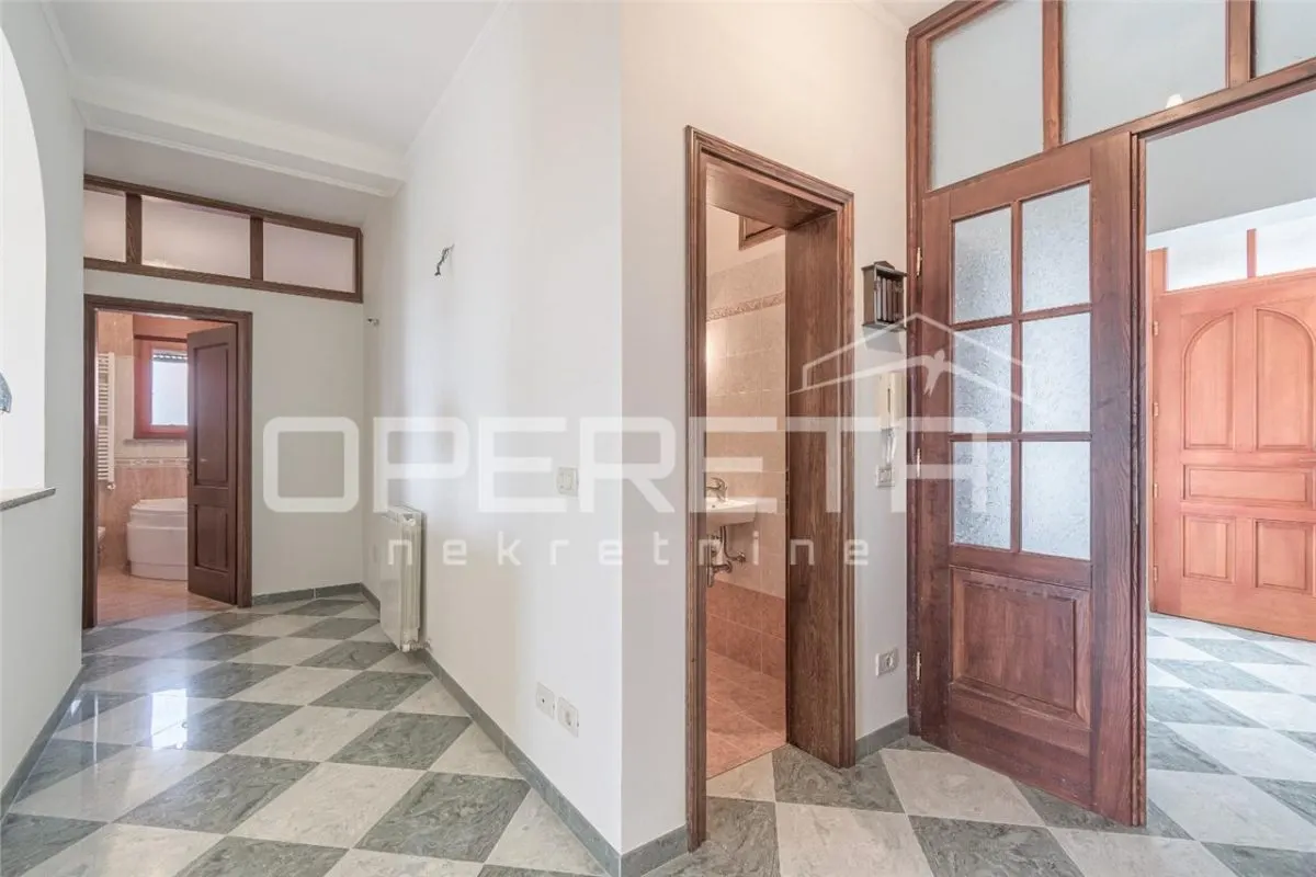 Villa Familiar en Venta en Umag, Croacia – Tres Unidades Residenciales con Vistas al Mar - foto 18