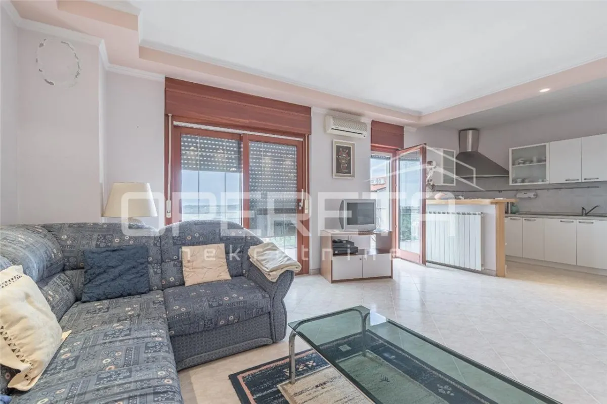 Villa Familiar en Venta en Umag, Croacia – Tres Unidades Residenciales con Vistas al Mar - foto 3