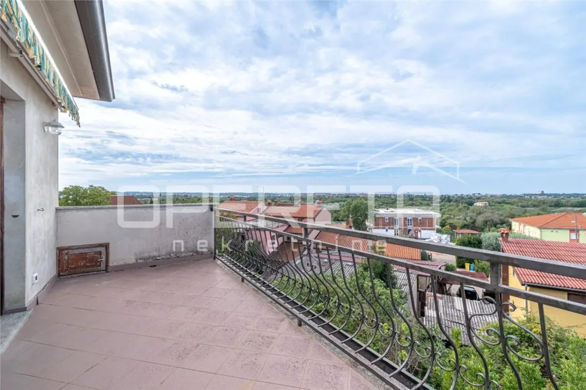 Villa Familiar en Venta en Umag, Croacia – Tres Unidades Residenciales con Vistas al Mar - foto 23