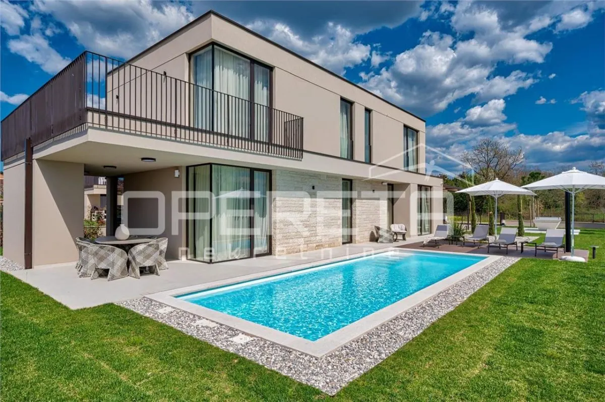 Villa Moderne avec Piscine et Vue Mer à Vendre à Porec, Croatie - foto 1