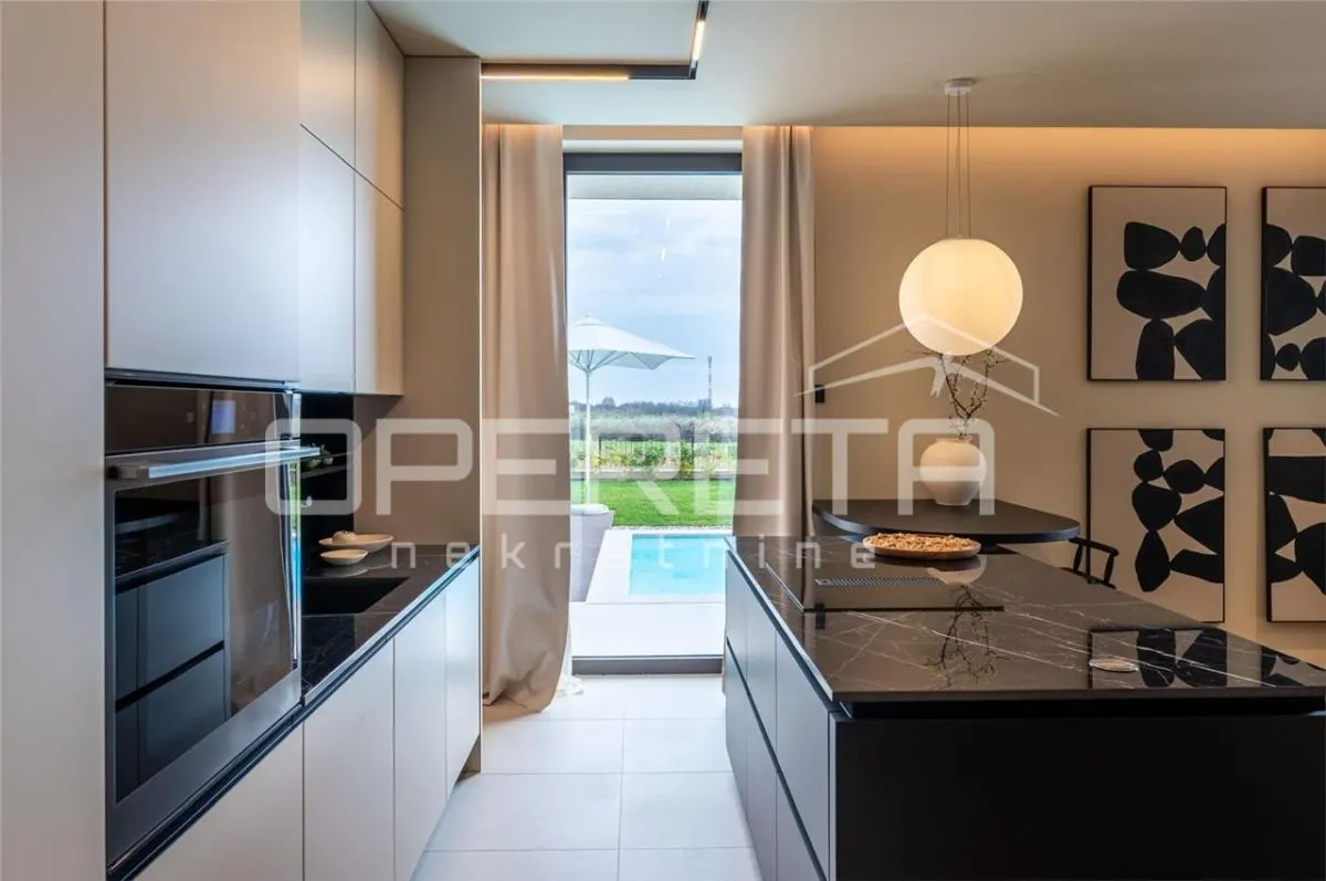 Villa Moderne avec Piscine et Vue Mer à Vendre à Porec, Croatie - foto 16