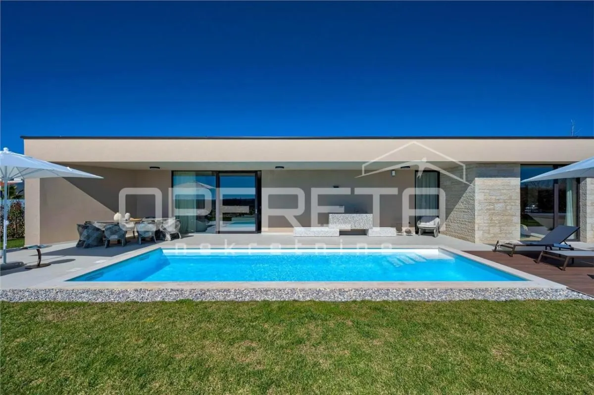 Villa Moderne de Plain-Pied à Vendre à Porec, Croatie – Vue Mer - foto 1