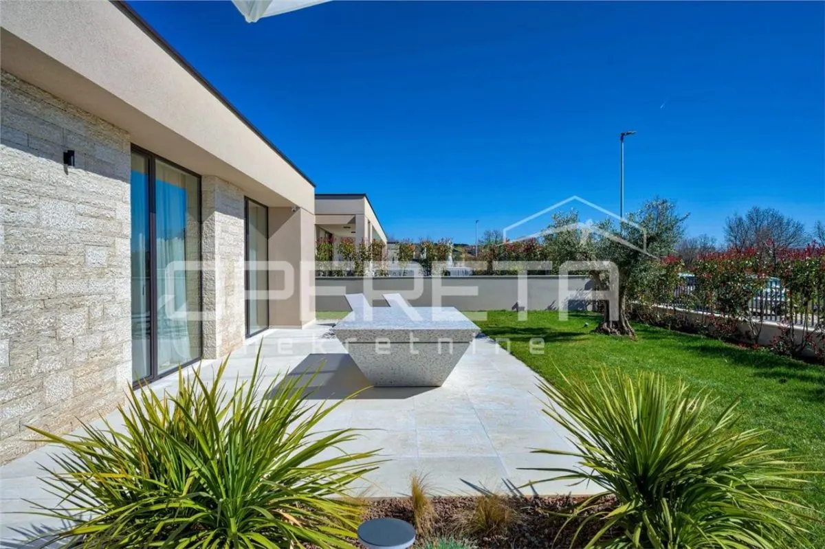 Villa Moderne de Plain-Pied à Vendre à Porec, Croatie – Vue Mer - foto 17