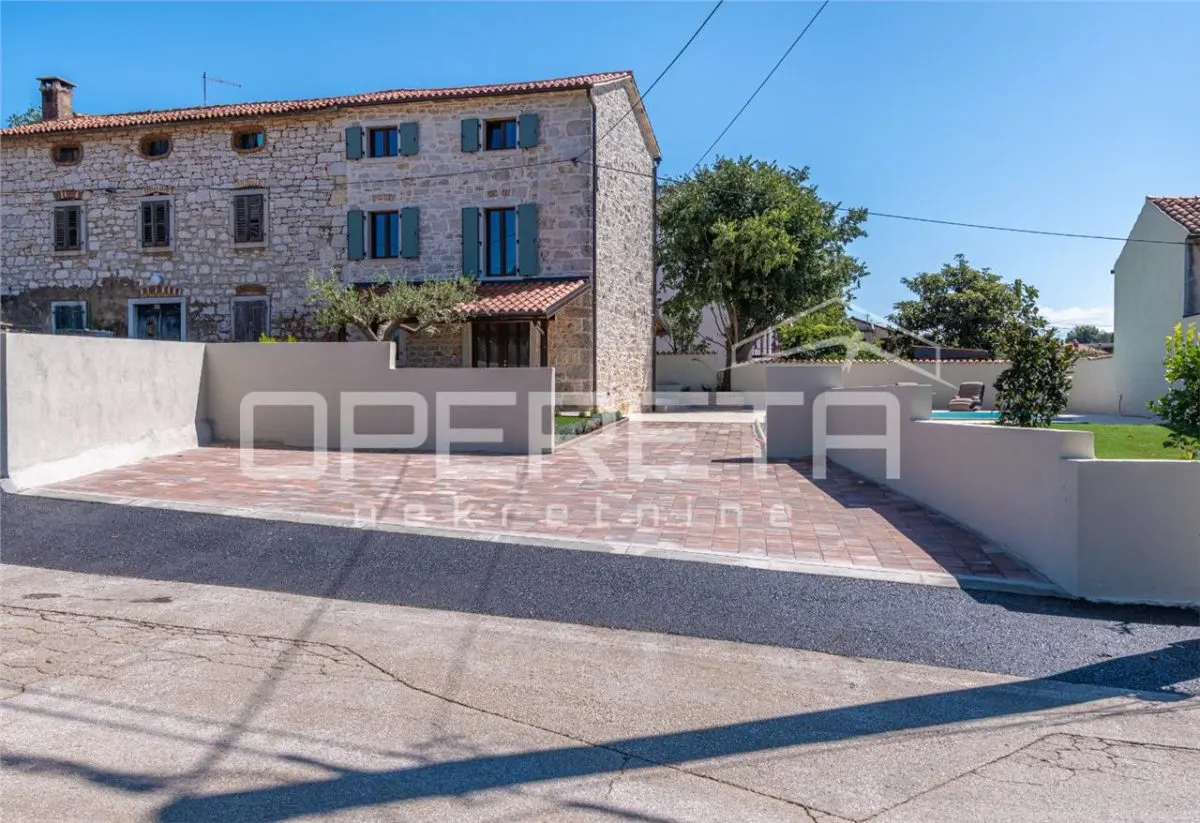 Villa en Pierre à Vendre à Porec, Croatie - foto 18