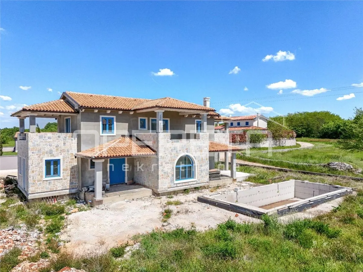 Istrian Villa with Pool and Sea View for Sale, Kanfanar, Croatia - foto 2