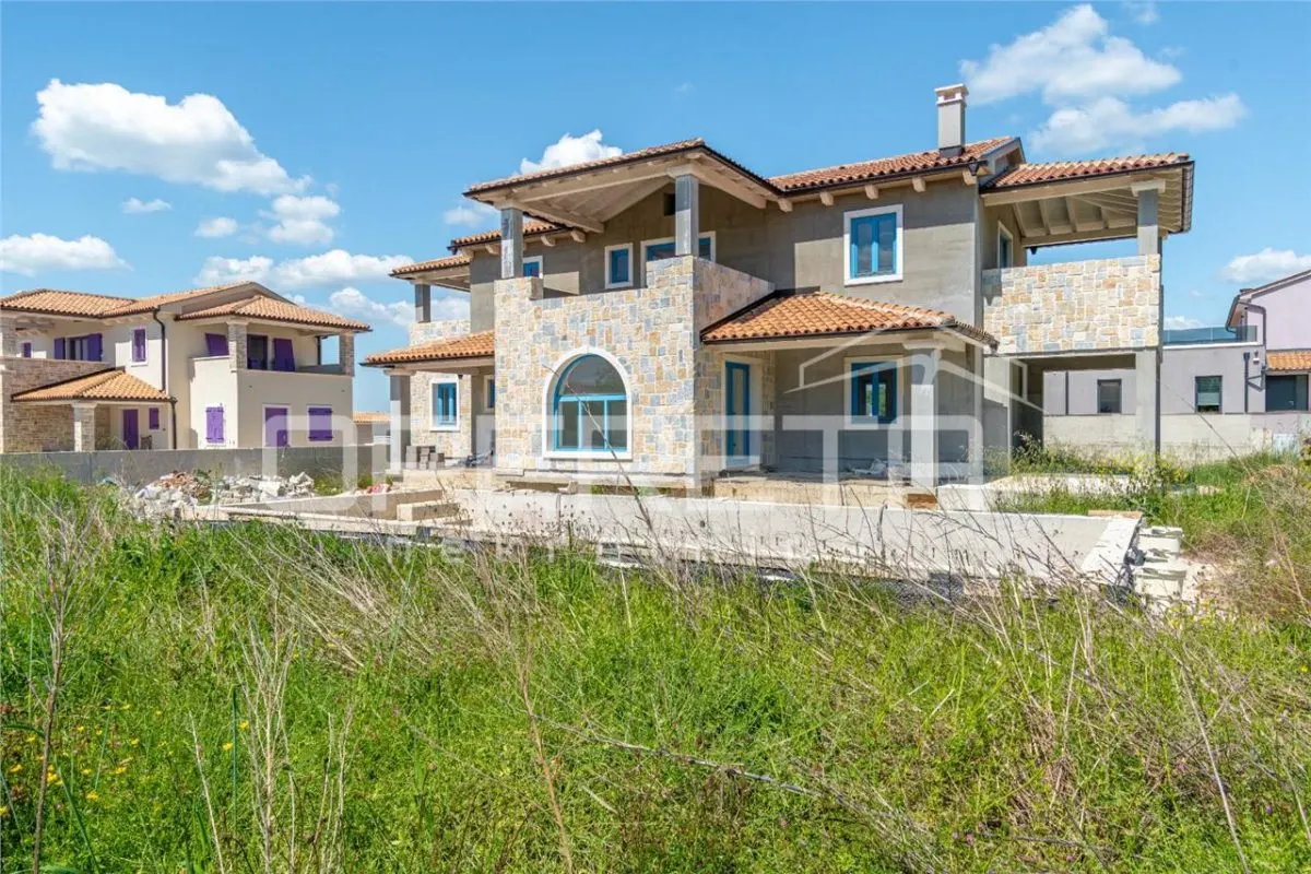 Istrian Villa with Pool and Sea View for Sale, Kanfanar, Croatia - foto 3