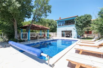Spacious Villa with Pool and Garage for Sale in Dugopolje, Croatia - Dugopolje