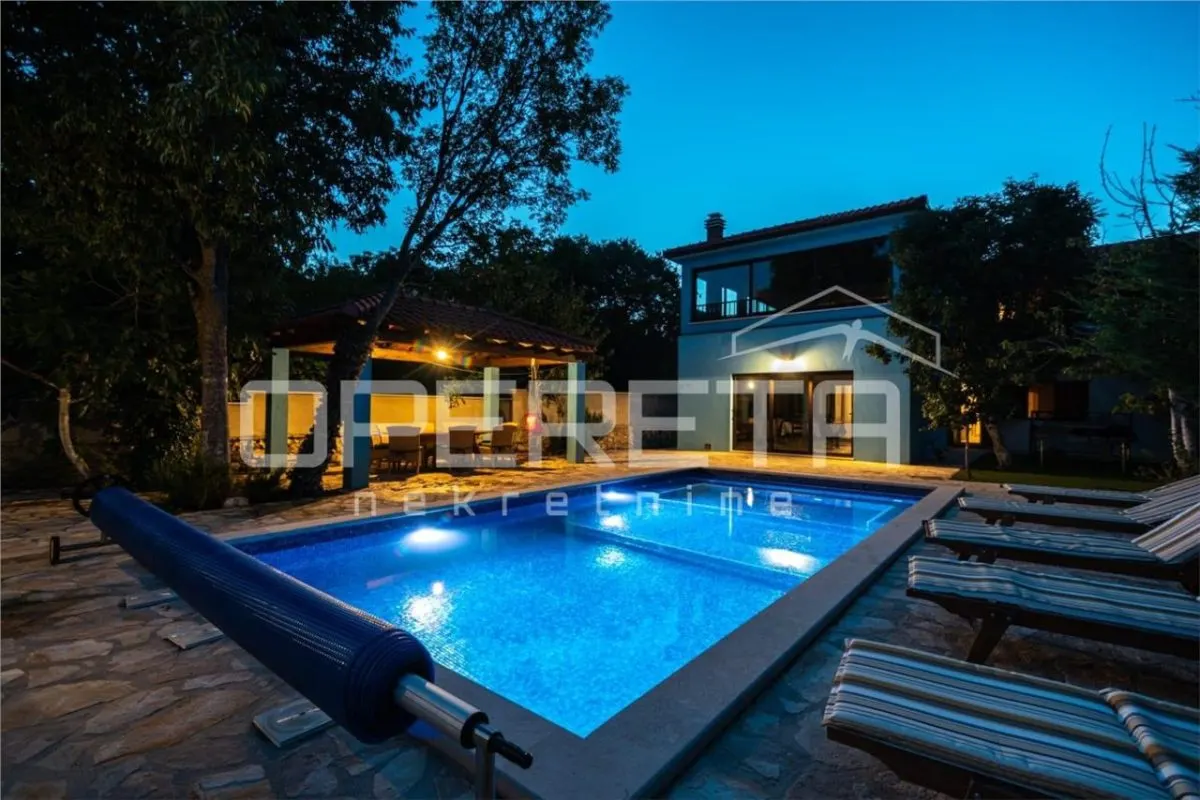 Spacious Villa with Pool and Garage for Sale in Dugopolje, Croatia - foto 2