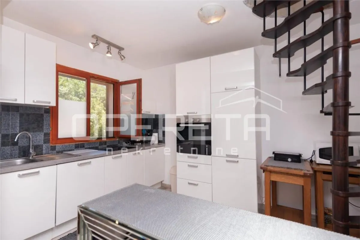 Spacious Villa with Pool and Garage for Sale in Dugopolje, Croatia - foto 12